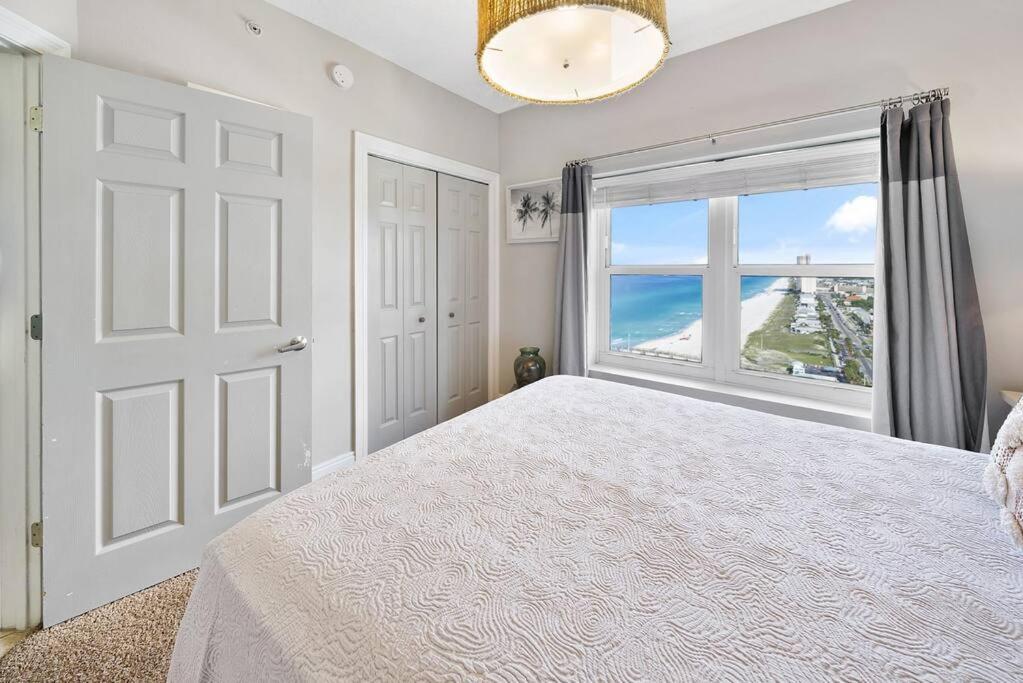 Calypso 2109 West Corner Unit With Incredible Gulf Views For Miles Holiday home Panama City Beach